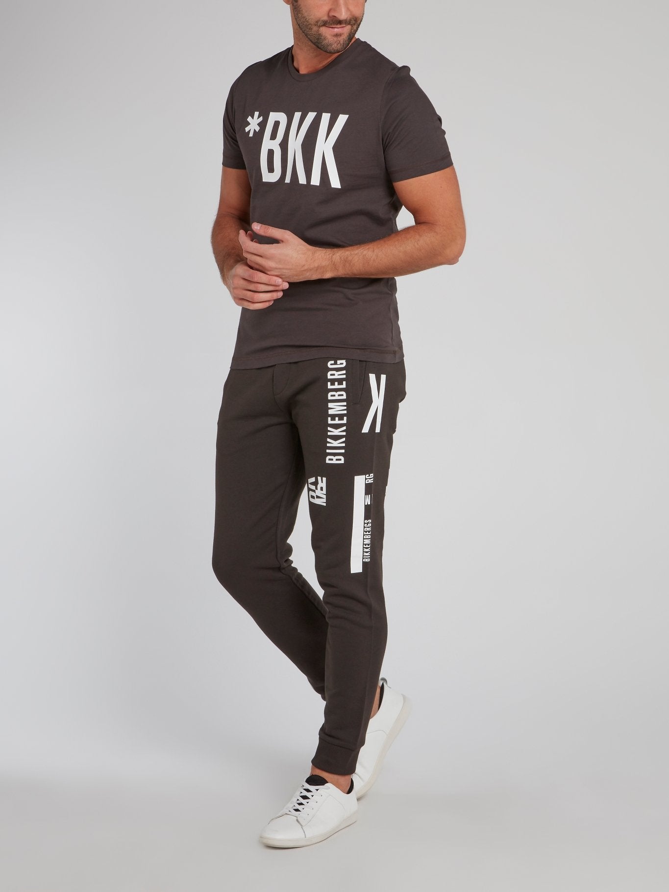 Темно-серая хлопковая футболка с надписью