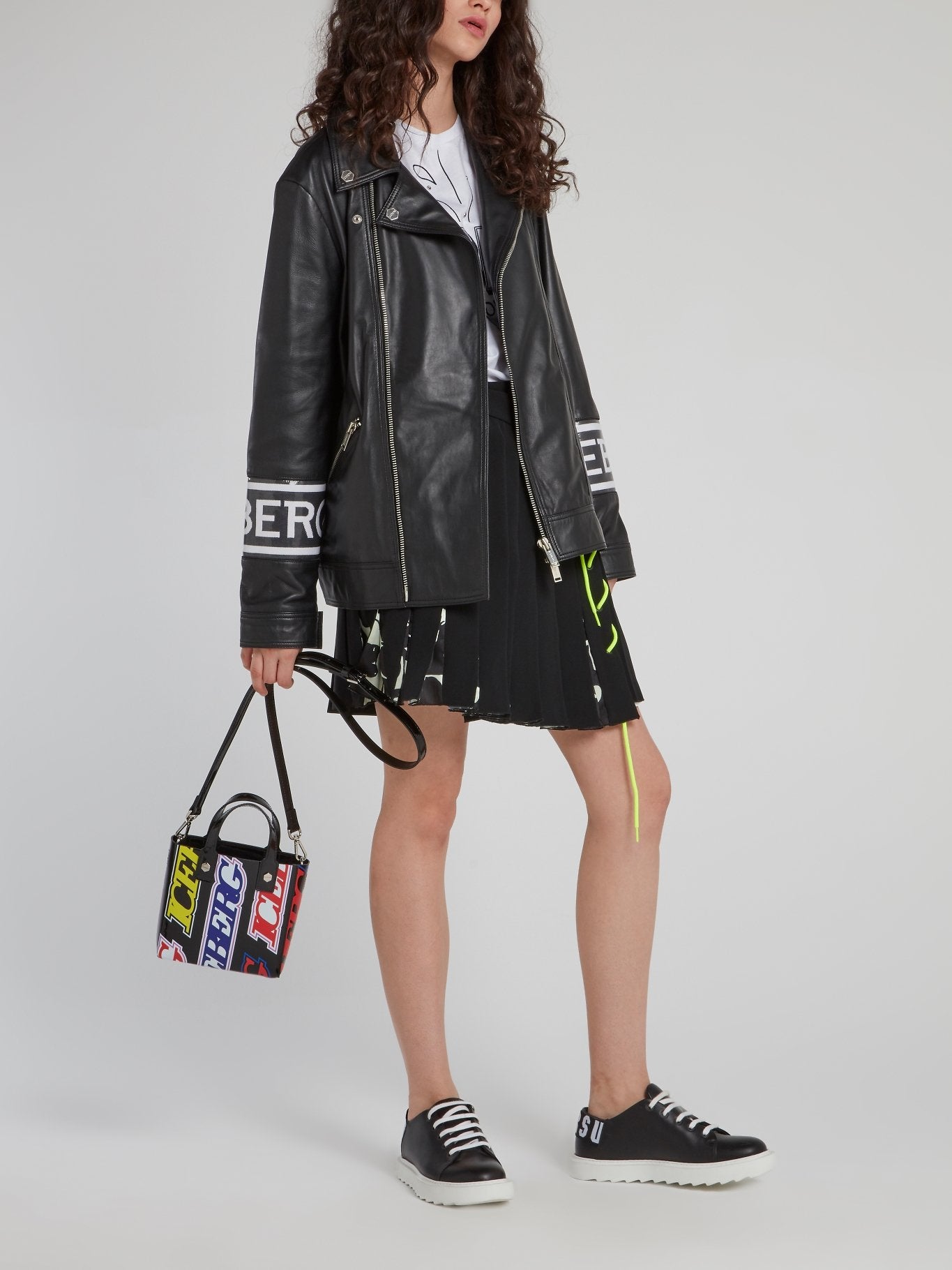 Черная юбка-мини с запахом и плиссировкой