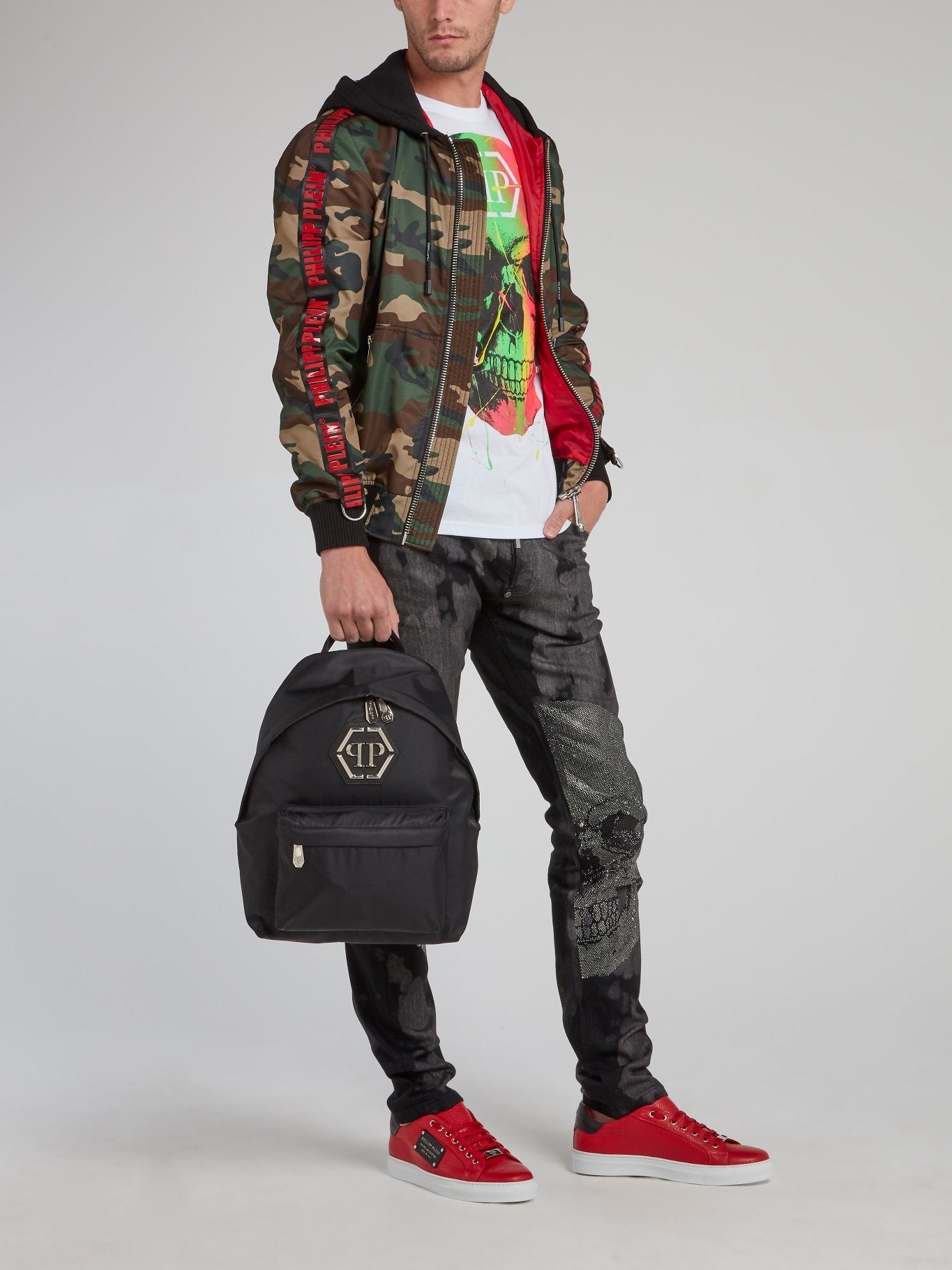 Черный рюкзак с монограммой