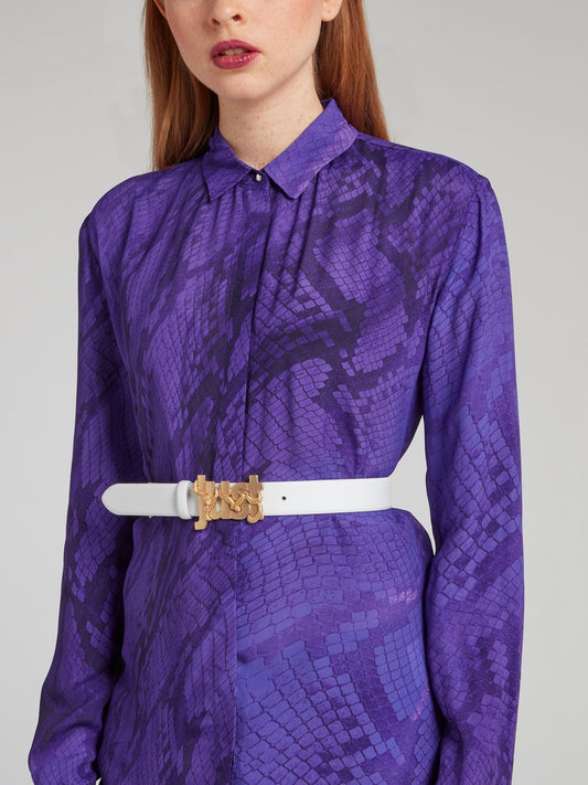 Белый кожаный ремень с логотипом на пряжке