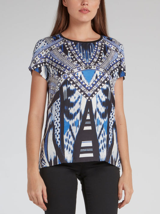 Синяя футболка с круглым вырезом и рисунком