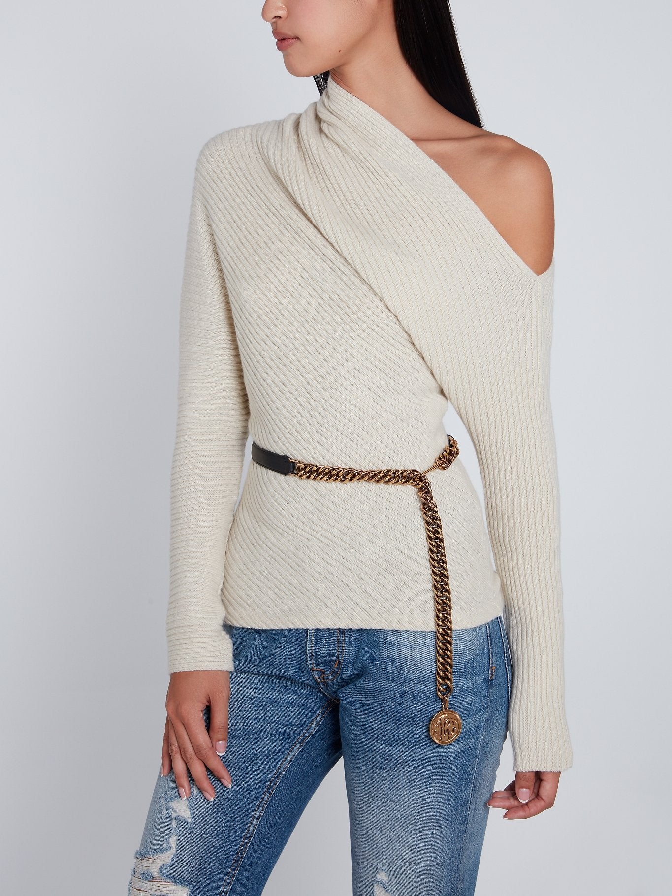 Ремень с цепью и золотой монограммой