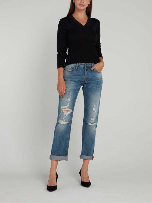 Черный пуловер с V-образным вырезом и логотипом на спине