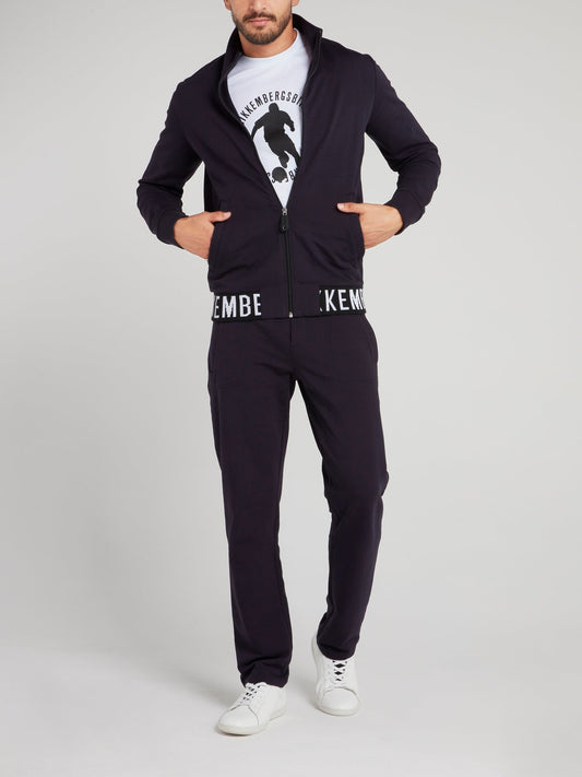 Темно-синяя куртка с высоким воротником