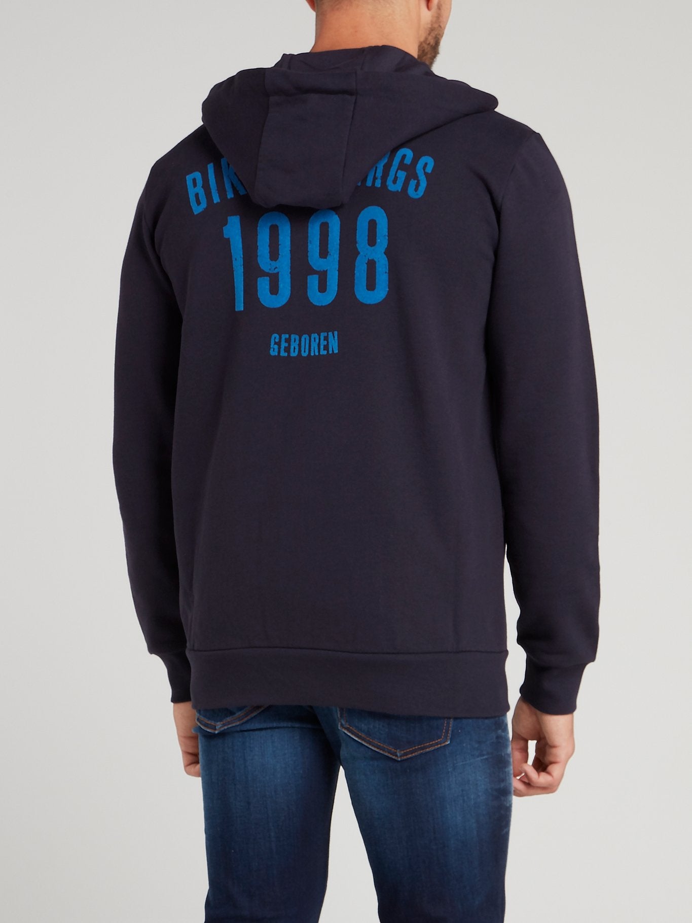 Темно-синяя куртка с логотипом на спине