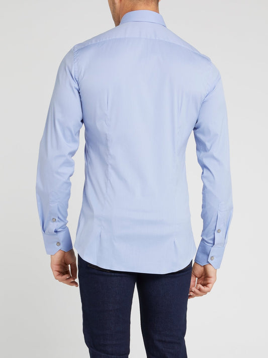 Голубая рубашка на пуговицах