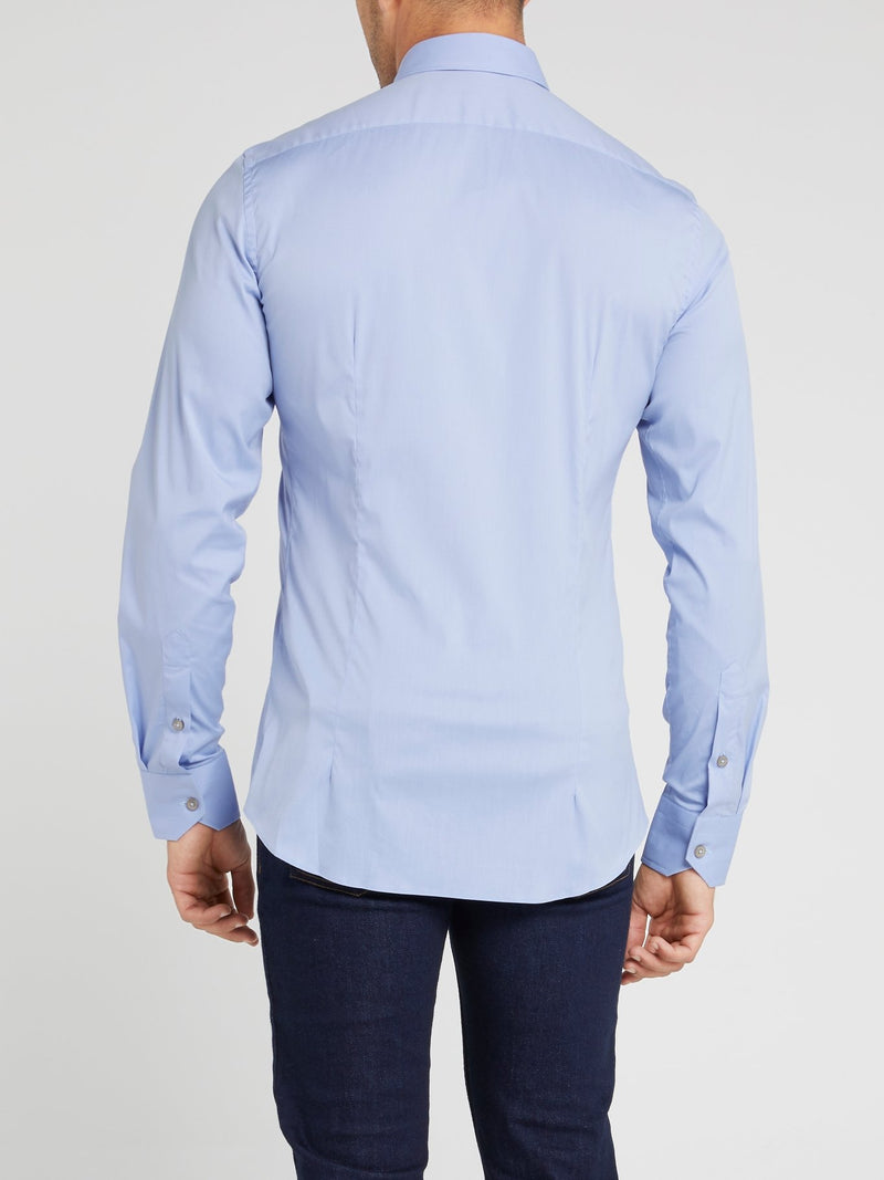 Голубая рубашка на пуговицах