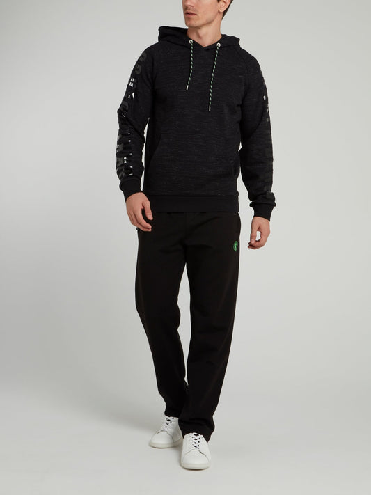 Черное худи с логотипом на рукавах