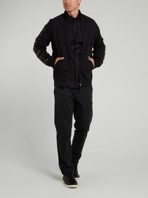 Черная рубашка с шевроном на кармане