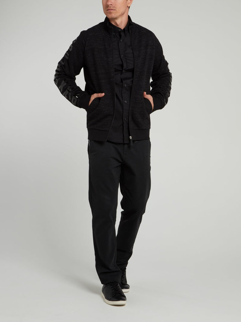 Черная рубашка с шевроном на кармане