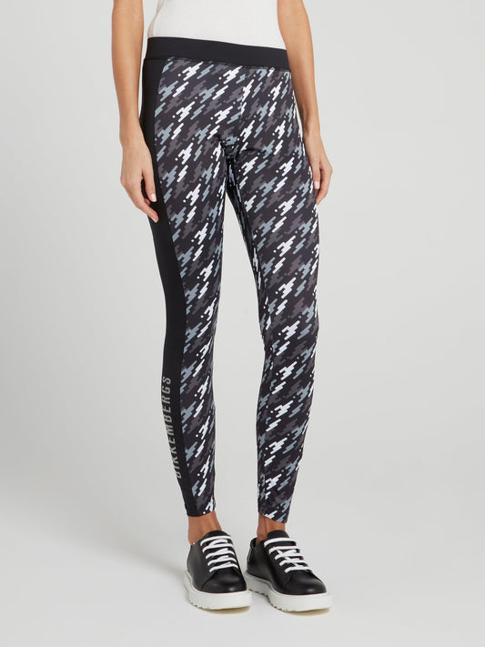 Спортивные леггинсы с камуфляжным принтом