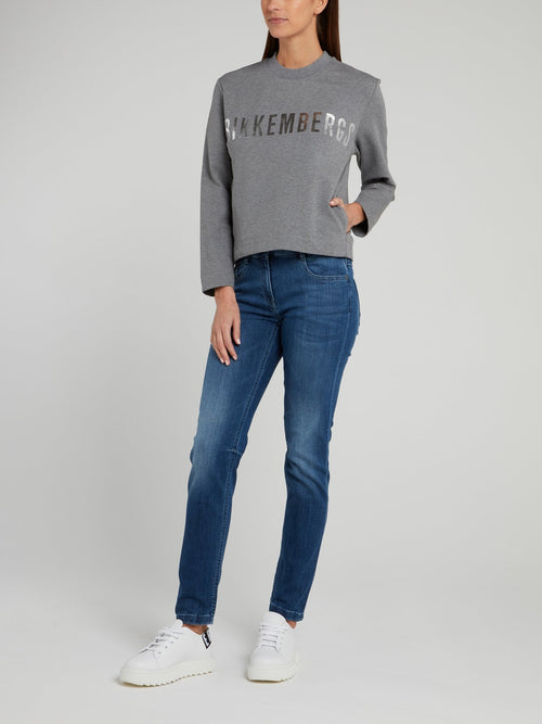 Серый свитшот с серебристым логотипом