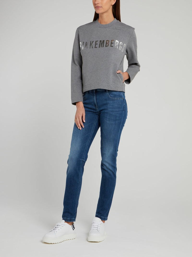 Серый свитшот с серебристым логотипом