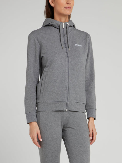 Серая куртка с логотипом на спине