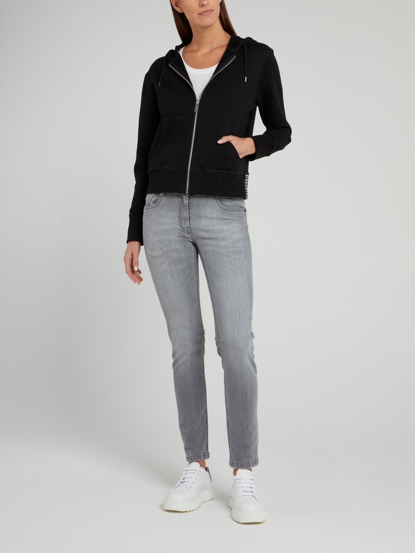 Черная куртка на молнии