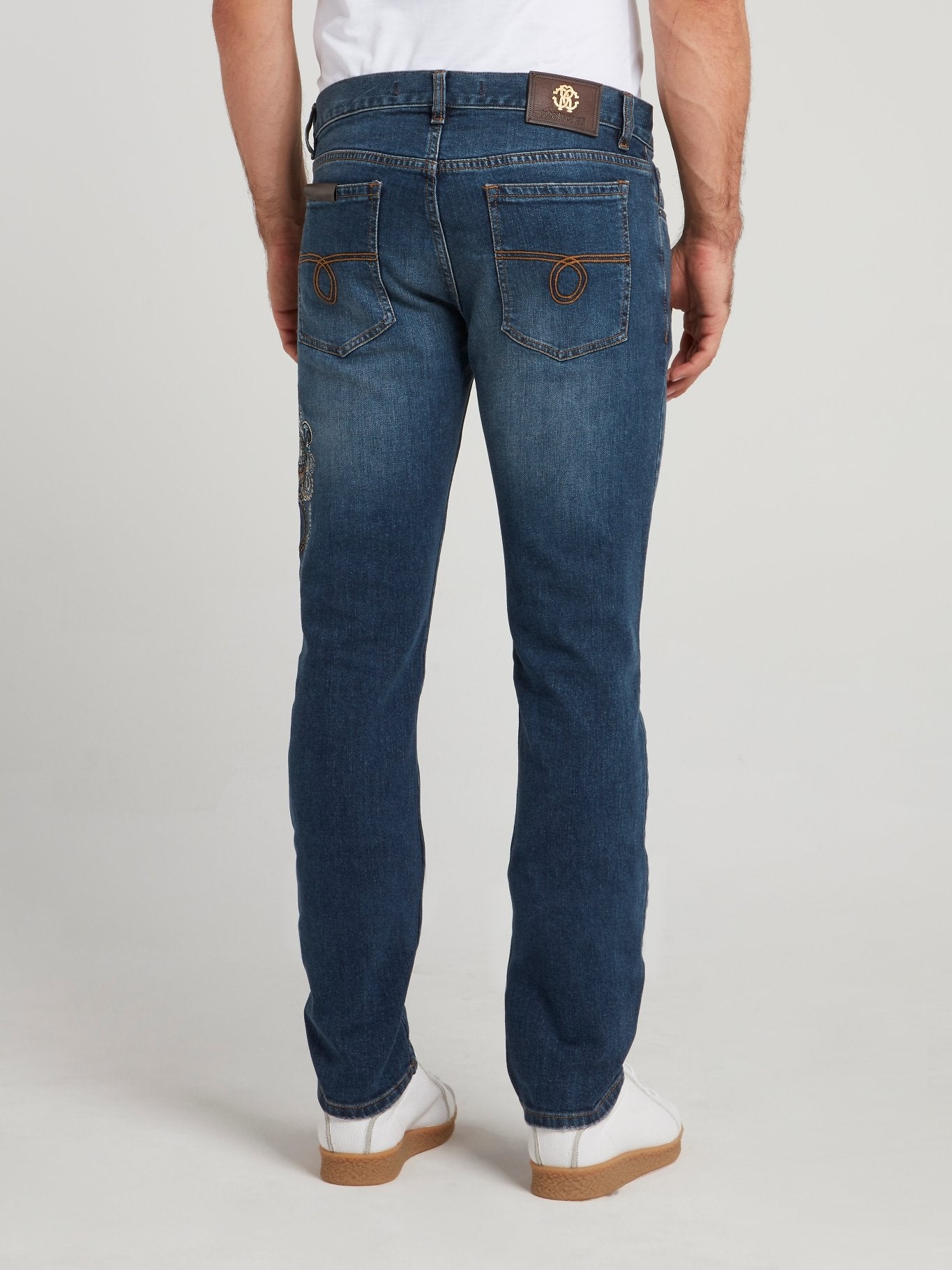 Синие джинсы с вышивкой