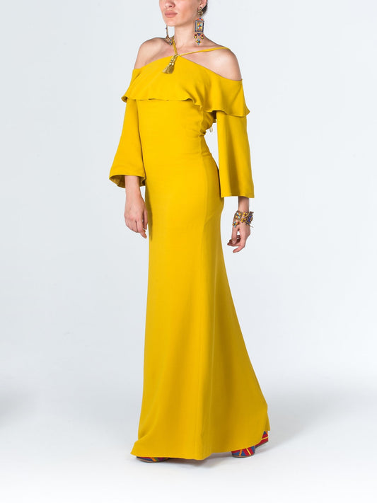 Платье с открытыми плечами и вырезом халтер