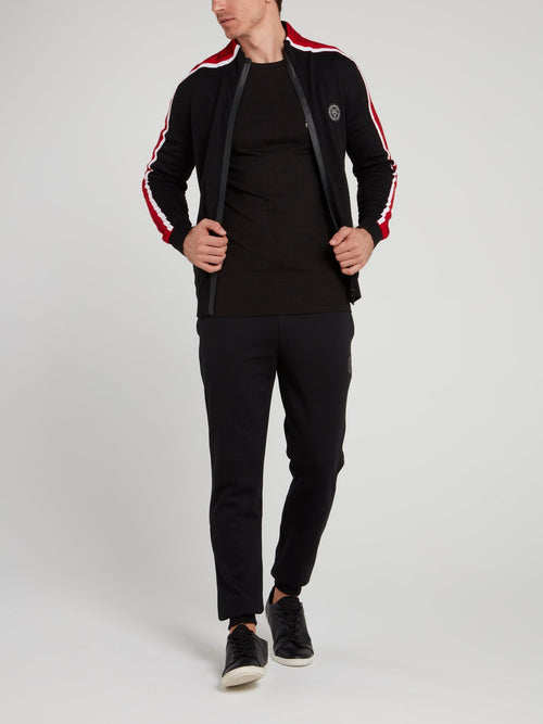 Черная куртка с полоской на рукавах