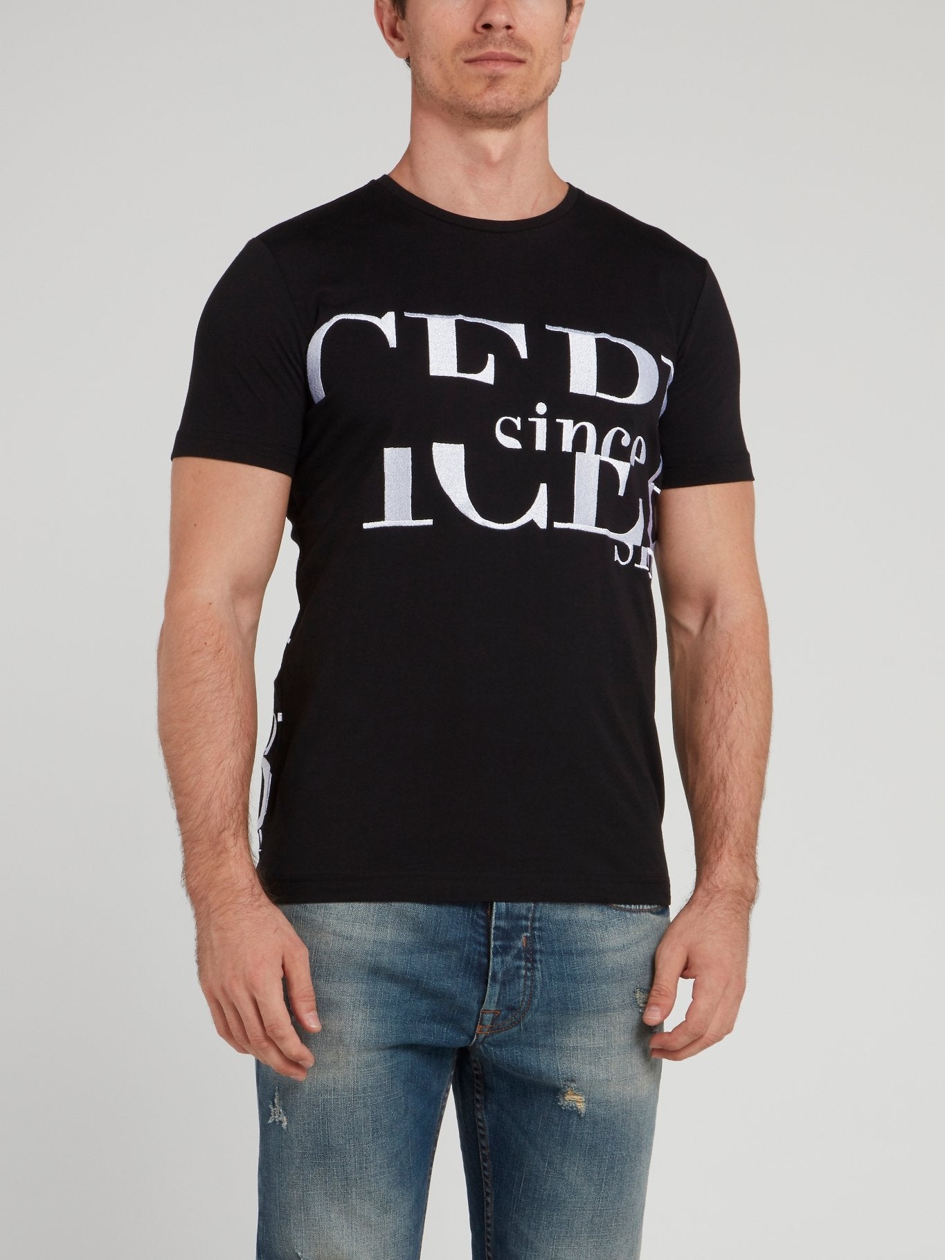 Черная футболка с круглым вырезом с логотипом