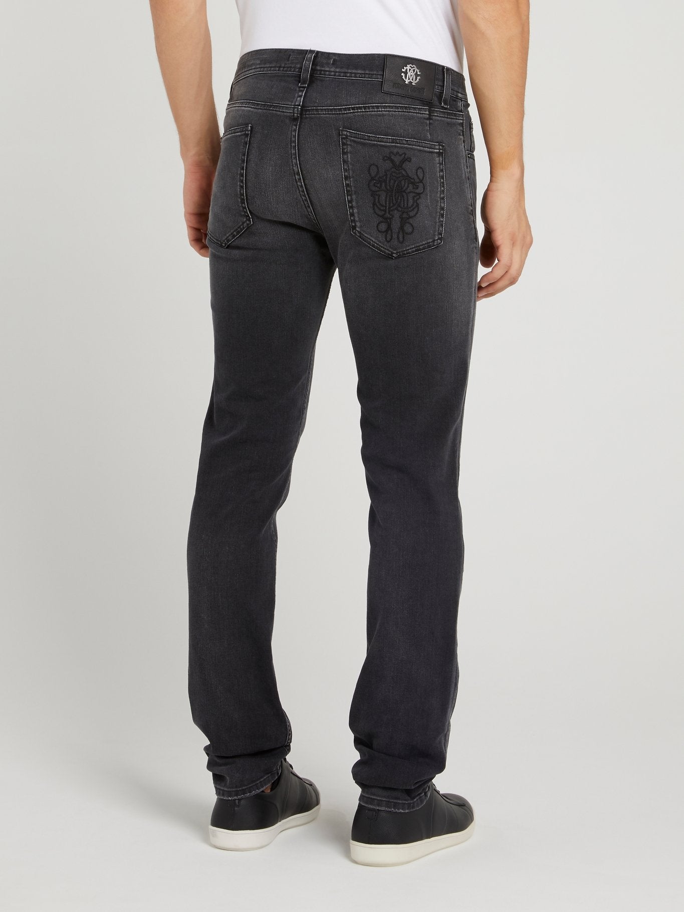 Черные джинсы с выцветшим эффектом