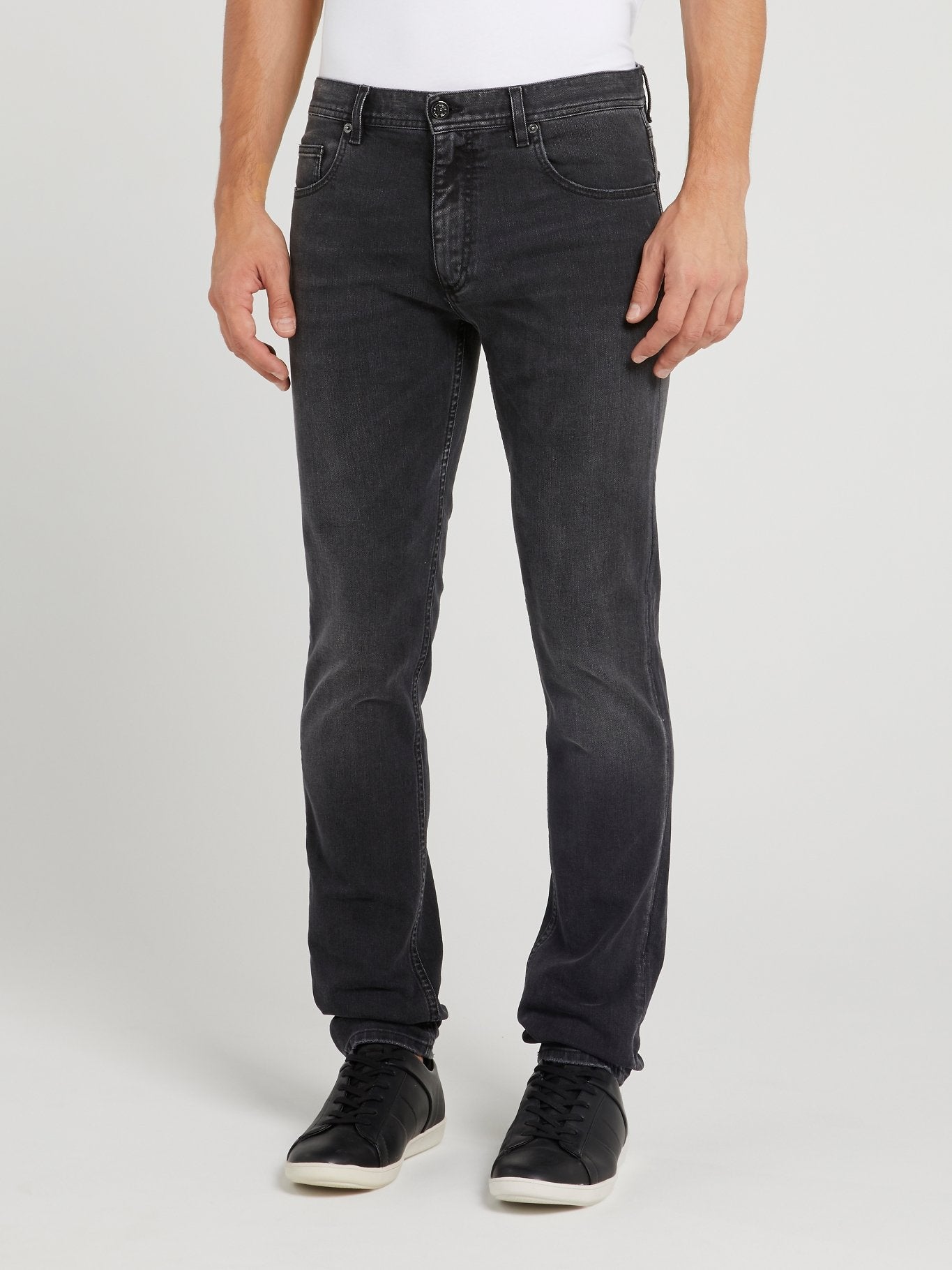 Черные джинсы с выцветшим эффектом