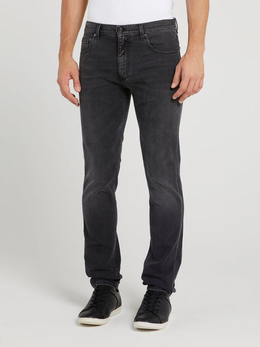 Черные джинсы с выцветшим эффектом