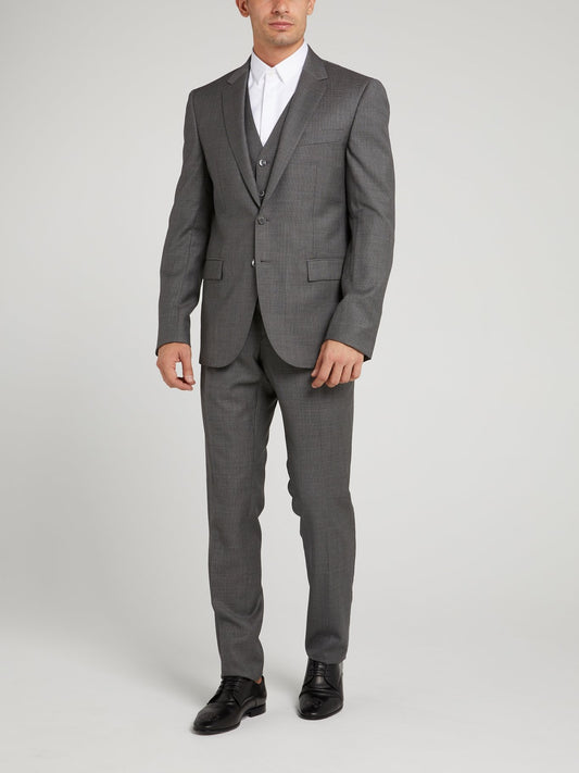 Белая классическая рубашка с длинными рукавами