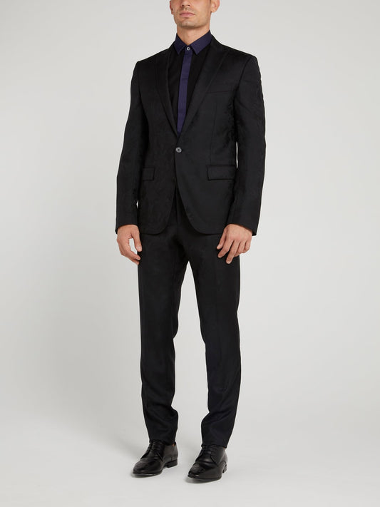 Черный костюм с однобортным пиджаком и тропическим принтом