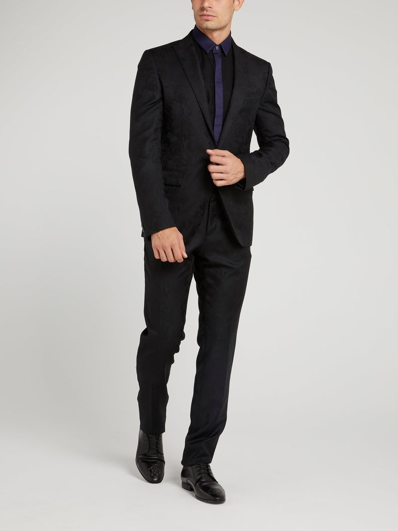 Черный костюм с однобортным пиджаком и тропическим принтом